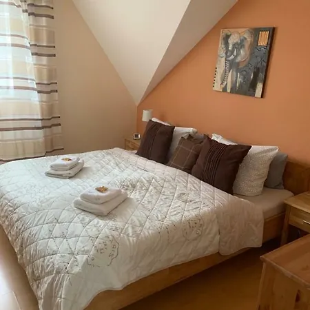 Appartement Ferienwohnung „olivia“ Hoppegarten